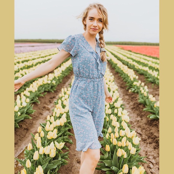 NWOT⚡️Piper & Scoot Floral Ruffle Romper Blue - Picture 2 of 6